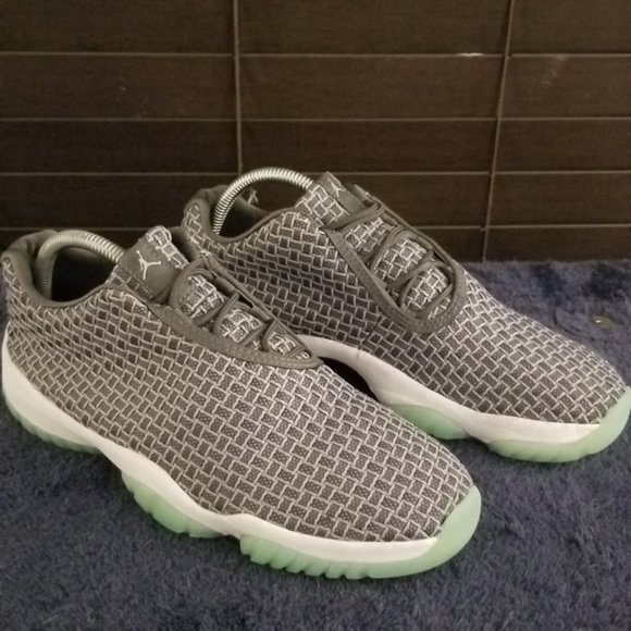 jordan future low wolf grey emerald rise